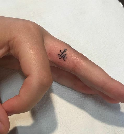 Inside Finger Tattoos, Skull Thigh Tattoos, F Tattoo, Husband Tattoo, Matching Best Friend Tattoos, Finger Tattoo For Women, L Tattoo, Initial Tattoo, Cute Tiny Tattoos