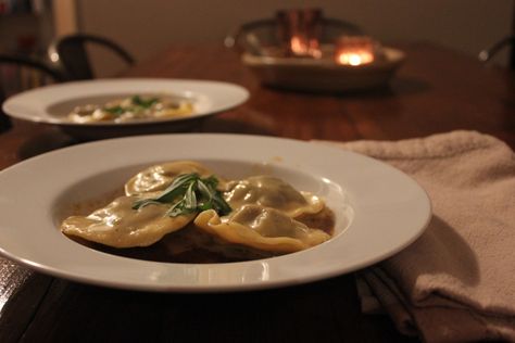 Short Rib Ravioli, Buerre Blanc, Ravioli Recipe Homemade, Homemade Pasta Sauce, Ricotta Ravioli, Pasta Ideas, Special Meals, Ravioli Recipe, Braised Short Ribs