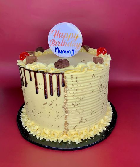 Our cakes are amazingly yum and cuteeee 🤭😍 40,000 naira only 8 inches 3 layers To place order kindly use the link in bio 🫶✨ . . #explore #explorepage #birthdaycakeideas #cakevendorinlagos #buttercreamcakes #cakesinagbara #cakesinojo #affordablecakes #creamcakes #cakesinijanikin #cakesformom #cakesinmagbon Happy Birthday Mummy, Buttercream Cake, 3 Layers, Link In Bio, Birthday Cake, Happy Birthday, Cream, Cake, Birthday