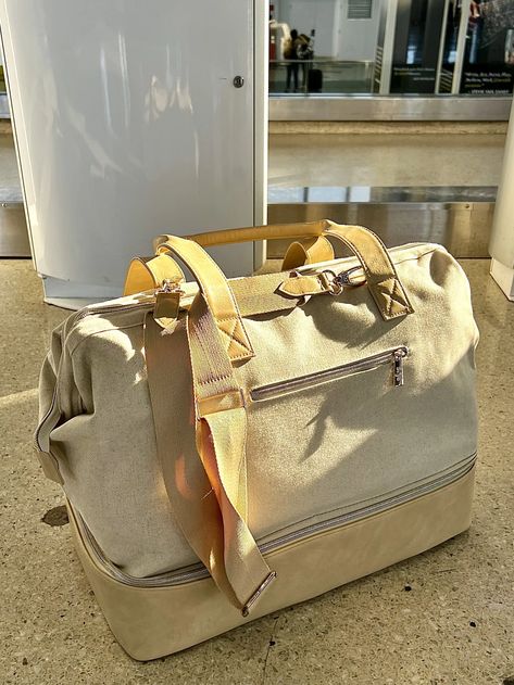 Béis Weekender Bag Review | POPSUGAR Smart Living Beis Weekender Bag, Weekender Bag Packing, Headphones Apple, 3 Days Trip, Comfy Sneakers, Alternative Shoes, Padded Pouch, Best Travel Accessories, Weekend Travel Bags