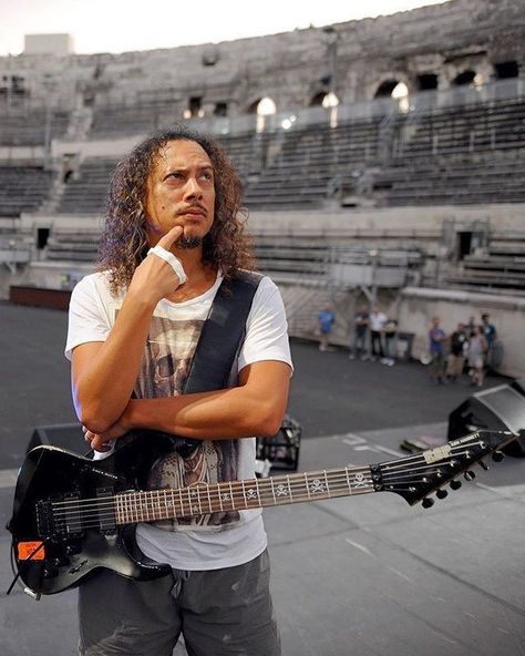 Kirk Hammett Guitars, James Metallica, Kirk Metallica, Pop Goes The Weasel, Music Tabs, Guitar Photography, Kirk Hammett, Heavy Metal Bands, In Peace