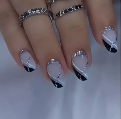 Silver And Black Nail Designs, Black And Silver Nail Designs, Nails Black And Silver, Wedding Acrylic Nails, Fingernail Art, Silver Nail Designs, Wedding Acrylic, Alice Madness, Fancy Nails Designs