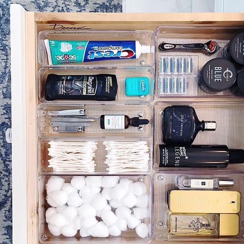 @lifeinjeneral does mens bathroom drawer organization so well. Would your husband keep this organized or mess it up twice a day?😂 Bathroom Drawer Organization Men, Men Bathroom Organization, Mens Bathroom Organization, Guys Bathroom, Bathroom Drawer Organization Ideas, Baby Bathroom Organization, Mens Apartment, Drawer Organization Ideas, Apartment Bathroom Organization