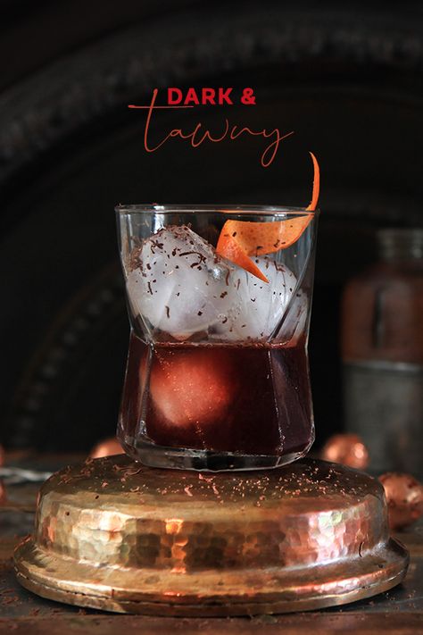 Christmas Negroni, Best Gin Cocktails, Classic Gin Cocktails, Terry's Chocolate Orange, Cocktail Decoration, Gin Cocktail Recipes, Craft Gin, Banana Milkshake, Gin Cocktail