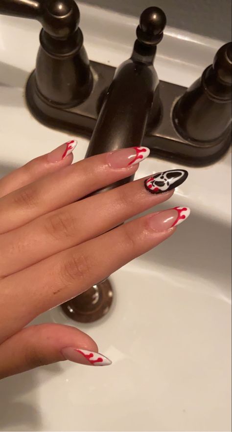 Gost Face Nail, Scary Short Nails, Ghostface Halloween Nails, Scream Nails Almond, Easy Ghostface Nails, Ghost Face Short Nails, Ghostface Acrylic Nails, Short Ghostface Nails, Ghostface Nails Short