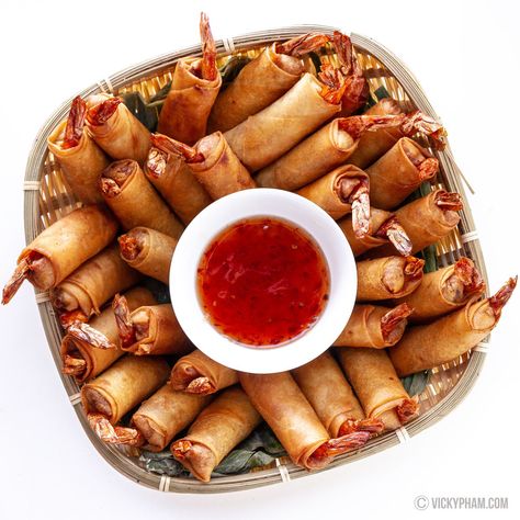 Egg Roll Sauce Recipe, Egg Roll Sauce, Vicky Pham, Vietnamese Egg Rolls, Vietnamese Shrimp, Shrimp Egg Rolls, Sweet Chili Dipping Sauce, Vietnamese Grilled Pork, Vietnamese Foods