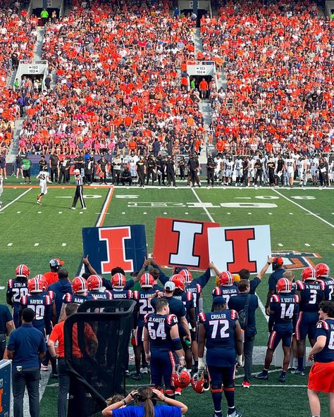 Got to take a quick trip down to Champaign a couple weekends ago to the University of Illinois to visit with Margaret and catch an @illinifootball game. 🏈 Lili got another, more in depth tour of campus, and I got to take in all those beautiful red brick buildings again. I can’t get enough of that campus. 🧡💙 Always such a treat to visit and see Margaret! Plus, you know how much I love a good football game! 😂 . . . #collegelife #uiuc #universityofillinois #acadamia #universityvibes U Of Illinois, Carnegie Mellon University Aesthetic, Uiuc Campus, College Vision Board, Couples Weekend, Western University, University Of Illinois, Brick Building, I Love A