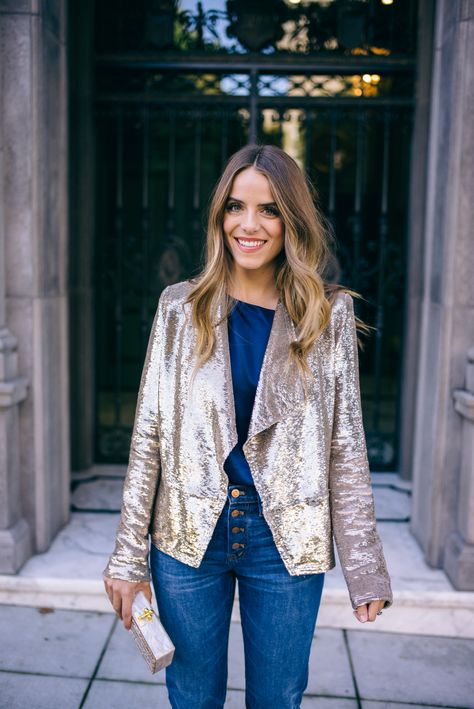 Sequin Blazer Outfit, Concert Outfit Black Women, Concert Outfit Black, Gold Sequin Blazer, Edie Parker Clutch, Valentino Pumps, Outfit Black Women, Julia Berolzheimer, Metallic Pants