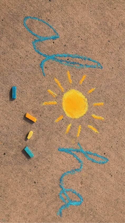 Smiley Face Chalk Art, Calk Drawing Ideas, Chalk Ideas Preppy, Things To Draw With Chalk Outside, Chalk Inspiration Sidewalk, Summer Things To Draw With Chalk, Preppy Things To Draw With Chalk, Cute Side Walk Chalk Ideas, Preppy Chalk Drawings