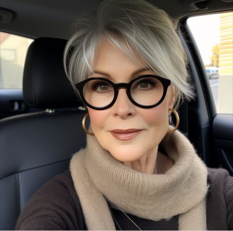 Grey Hair And Glasses, Grey Hair Inspiration, Medium Layered Hair, Hairstyles For Women Over 50, Stylish Haircuts, Haircut For Older Women, Short Hair Haircuts, Women Over 50, Hairstyles For Women