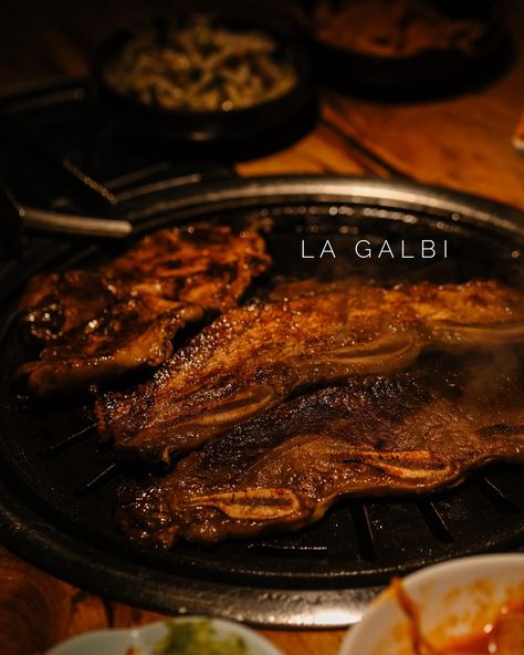 [KBBQ series part 2 🔥] think i just found one of my favorite kbbqs in the cbd 🥹🥹 super good meats, banchan and overall vibes 🇰🇷🍜 think ramen tteokbokki, super juicy LA galbi, melt in your mouth pork belly 🥲🥰🐖 what rly stood out for this place was how well the staff was able to cook our meats (everyone was cooked to perfection!🧑🏻‍🍳) i recommend — 🌸 LA galbi 🌸 Pork belly 🌸 Marinated soy chicken (so tender!!) 🌸 Beef brisket 🌸 Ramen tteokbokki (must try!!!) 📍Shin Manbok 116 Neil Rd, Singa... Brisket Ramen, Ramen Tteokbokki, La Galbi, Soy Chicken, Best Meat, Tender Beef, Beef Brisket, The Staff, Melt In Your Mouth