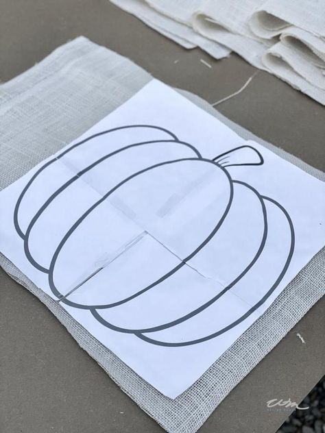 Pumpkin Applique Pattern Free, Placemat Rug, Fall Decorations Crafts, Fall Pillows Diy, Autumn Pillows, Pumpkin Placemats, Fall Season Crafts, Fall Crafts And Activities, Square Placemats