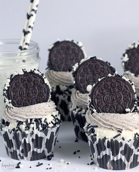 Cow Baby Shower Theme, Cow Print Birthday, Cow Cupcakes, Mouse Cupcakes, Cow Birthday Parties, Baking Decor, Mickey Mouse Cupcakes, Cow Cakes, Cow Baby Showers