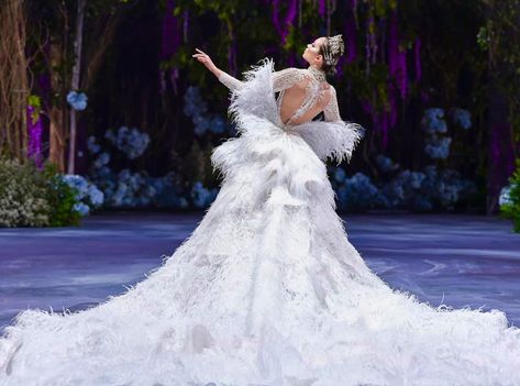 Lake Wedding Dress, Swan Lake Wedding, Swan Lake Costumes, Barbie Swan Lake, Swan Wedding, Swan Dress, Michael Cinco, Lake Style, High Fashion Makeup