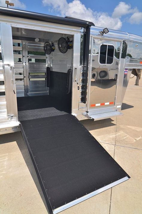 4-Star 28' Show Cattle Trailer - Custom ordered with polished slats, stainless Show Cattle Barn, Cattle Showing, Showing Cattle, Cattle Trailers, Livestock Barn, Horse Trailer Living Quarters, Pig Showing, Show Cows, Cattle Barn