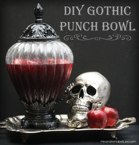 Punch Halloween, Diy Gothic, Halloween Party Drinks, Vampire Party, Halloween Dinner Party, Gothic Party, Halloween Punch, Tea Favors, Halloween Entertaining