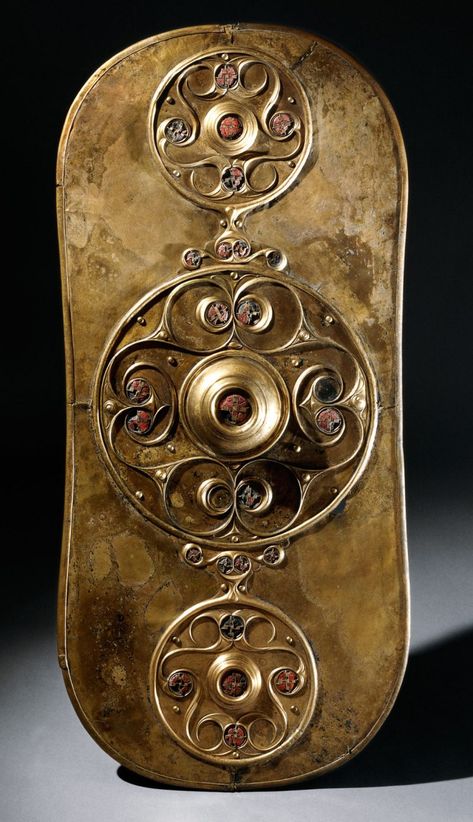 Astonishing Celtic artifacts displayed in the British Museum: They were not just cruel warriors, they were also craftsmen Celtic Shield, Wooden Shield, Celtic Warriors, Ancient Celts, Musee Carnavalet, Celtic Culture, Art Ancien, Celtic Art, Iron Age