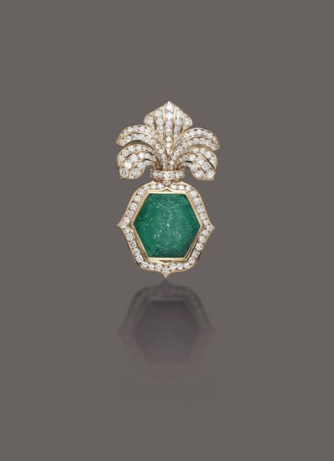 REPOSSI. AN EMERALD AND DIAMOND BROOCH, centering upon an hexagonal-shaped carved emerald in a brilliant-cut diamond surround and palmette surmount, mounted in gold, 8.0 cm Signed REPOSSI. #Repossi #AlbertoRepossi #FineJewelry #ColoredGemstones #Diamond Diamond Brooch For Men, Carved Stone Jewelry, Victorian Jewelry Necklace, Unique Diamond Earrings, Carved Emerald, Brooch Design, Men's Brooch, Antique Necklaces Design, Jewellery Design Sketches