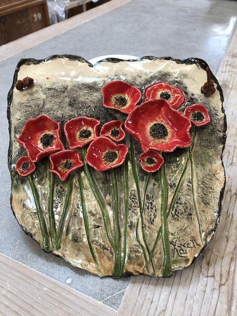 Pottery Wall Hangings Handmade Ceramic, Poppies On Pottery, Pottery Wall Hangings, Pottery Poppies, Keramiikka Ideas, Poppy Pottery, Ceramic Wall Art Sculpture, Ceramic Poppy, Ceramic Poppies