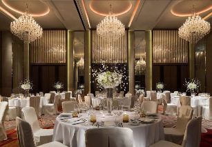 hotel ballroom bangkok Ballroom Design, Wedding Banquet Hall, Dining Furniture Makeover, Rustic Dining Furniture, Multipurpose Hall, Function Hall, Hotel Ballroom, Hall Interior Design, Marriott Hotel