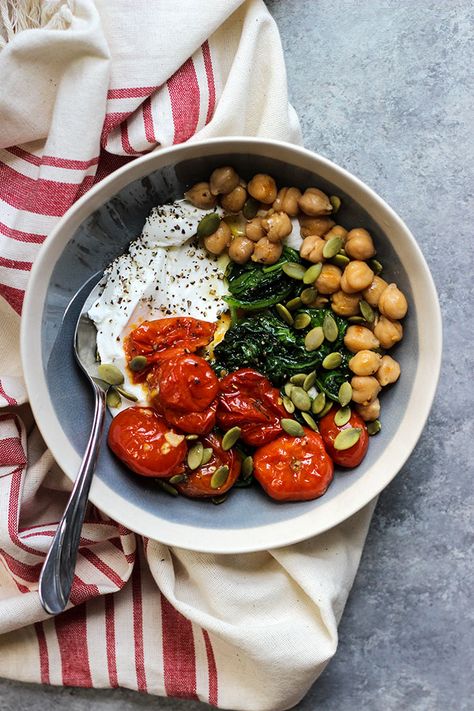 Switch up your breakfast routine with these savory yogurt bowls! The first is a roasted tomato and spinach bowl; the second a cucumber cantaloupe bowl. Breakfast With Greek Yogurt, Breakfast With Yogurt, Savory Yogurt, Yogurt Bowl Recipe, Greek Yogurt Breakfast, Yogurt Bowls, Yogurt Breakfast, Healthy Yogurt, Yogurt Bowl