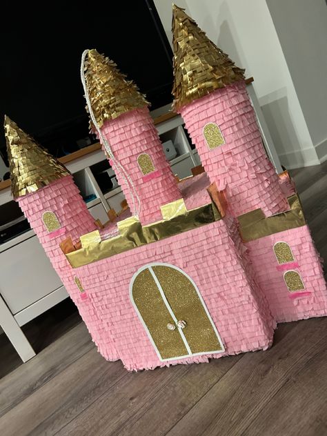 Castle Pinata, Princess Pinata, Princess First Birthday, Disney Princess Babies, Princess Theme Birthday, Princess Theme Birthday Party, Piñata Ideas, Princess Diy, Baby Shawer