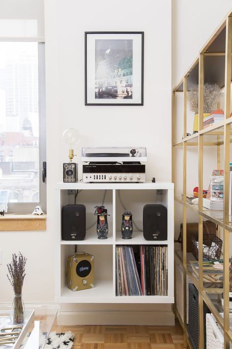 https://flic.kr/p/rvNmvT | My Studio Apartment | Record Player Setup Vinyl Corner Ideas, Music Corner Ideas, Ikea Studio Apartment, Vinyl Corner, Vinyl Record Furniture, Vinyl Record Room, Music Corner, Vinyl Room, Record Room