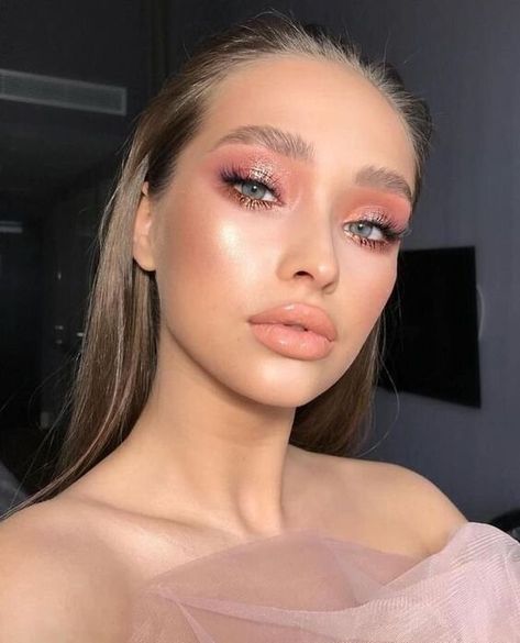 25 Insanely Gorgeous Makeup Looks To Try in 2020 #beauty #makeup #summer #dewy #natural Bright Pink Eye Makeup, Rosa Make-up, Pastel Makeup, Pink Eye Makeup, Formal Makeup, Beauty Make-up, Makijaż Smokey Eye, Braut Make-up, Makeup Eye Looks