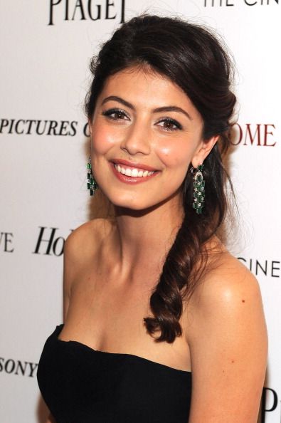 I Cesaroni - Eva - Alessandra Mastronardi Strapless Dress Hairstyles, Italian Hair, Lob Hairstyle, Italian Beauty, Italian Actress, Italian Women, Half Up Half Down, Ombre Hair, Half Up