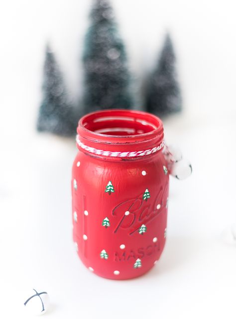 Christmas Tree Painted Mason Jar - It All Started With Paint Christmas Tree Painting Ideas, Painted Mason Jar Crafts, Snowman Jars, Holiday Mason Jar Crafts, Tree Painting Ideas, Painting Mason Jars, Mason Jars Ideas, Folk Art Acrylic Paint, Jar Painting