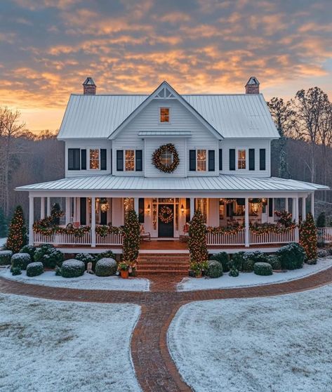 Christmas Country, Dream Farmhouse, Nautical Accessories, Dream Life House, Farmhouse Style House Plans, Barn Style House, Dream House Rooms, Cute House, Dream House Interior