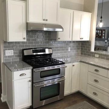 Granite Countertops Decor, Luna Pearl Granite Countertops, Granite Kitchen Ideas, Pearl Granite Countertops, Luna Pearl Granite, Cheap Kitchen Countertops, Granite Kitchen Countertops, Kitchen Countertop Storage, Antique White Kitchen