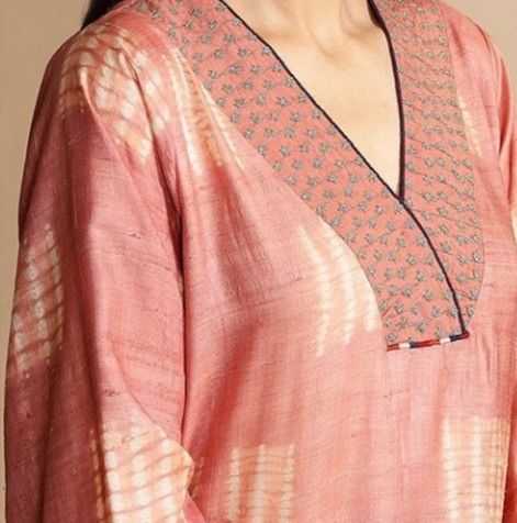 Border Pattern Kurti, Churidhar Tops, Stitching Styles, Choli Blouse Design, Line Embroidery, Salwar Neck Designs, Embroidery Fashion Detail, Womens Pants Design, Neck Details