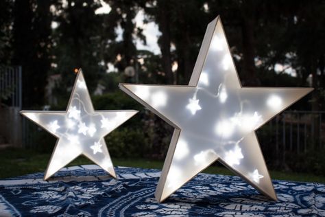 DIY star-shaped lanterns #diylanterns #decor #outdoordecor #diydecor Star Centerpieces, Gold Potatoes, Buffet Decor, Giant Star, Outdoor Dinner Parties, Yukon Gold, Kid Friendly Crafts, Star Lanterns, Outdoor Dinner