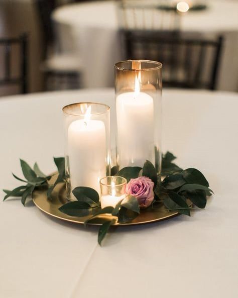 Simple Elegant Centerpieces, Purple Wedding Centerpieces, Rehearsal Dinner Decorations, Greenery Centerpiece, Rustic Wedding Decorations, Simple Wedding Centerpieces, Candle Wedding Centerpieces, Kauai Wedding, Tafel Decor