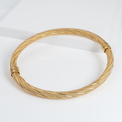 🌟 Just In at Hunter Fine Jewellery! 🌟 This 9ct Yellow Gold Bangle Bracelet features textured an attractive twist design and innovative spring-hung lock embody sophistication and security. Weighing 7.7 grams, it’s in pristine condition, ready to elevate your collection. ✨ DM anytime! Michael :) #GoldBangle #ItalianDesign #SecureElegance #goldbangles #goldbracelet #italiangold #bangles #braceletsforsale Yellow Gold Bangle, Gold Bangle Bracelet, Gold Bangle, Fine Jewellery, Ear Jewelry, 7 And 7, Gold Bangles, Italian Design, Bangle Bracelet