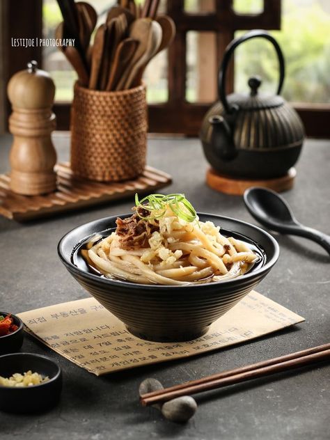 Udon Photography, Japanese Food Photography Styling, Traditional Food Photography, Noodle Photography, Chinese Food Photography, Japanese Food Photography, Asian Food Photography, Rustic Food Photography, Food Photography Composition