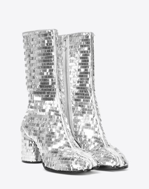 Ankle boots 70s Shoes, Tabi Boots, Tokyo Street Fashion, Chic Shoes, Chunky Heels Boots, Silver Mirror, Disco Party, Soft Grunge, Grunge Style