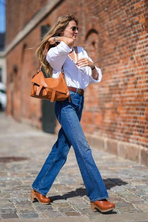 Clog Boots Outfit Street Styles, What To Wear With Clogs, Heeled Clogs Outfit, Brown Clogs Outfit, Swedish Clogs Outfit, Clog Outfit Fall, Platform Clogs Outfit, Dansko Clogs Outfit, Clog Outfit Summer