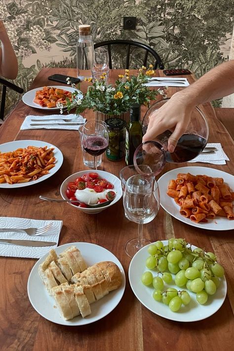 European Dinner Aesthetic, Nice Dinner Aesthetic, European Tablescape, Sunday Dinner Aesthetic, Italian Dinner Party Aesthetic, Cheese Board Party, Menu Dinner Party, Italian Dinner Table, Aesthetic Dinner Party