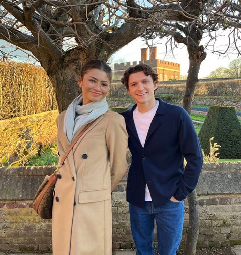 Zendaya And Tom Holland, Zendaya And Tom, Zendaya Maree Stoermer Coleman, Zendaya Outfits, Tom Holland Zendaya, Cute Celebrity Couples, Cutest Couple Ever, Tom Holland Spiderman, Zendaya Coleman