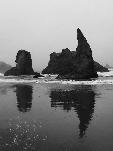 Sea stacks - Bandon beach Gothic Beach Aesthetic, Sea Horror, Coastal Gothic, Haunted Beach Aesthetic, Creepy Sea Aesthetic, Ocean Aesthetic Scary, Seaside Gothic Aesthetic, Beach Witch, Gothic Beach