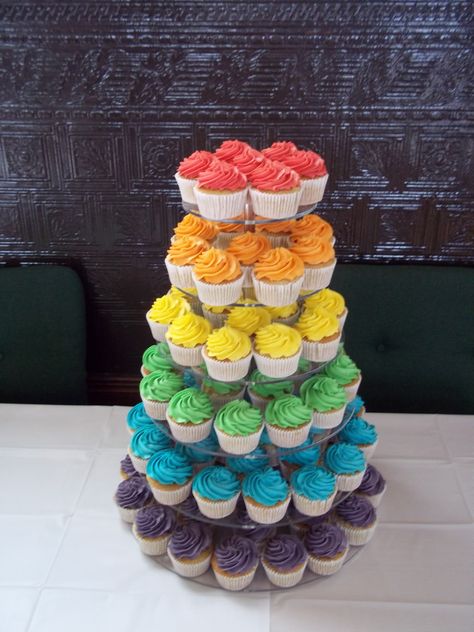 Rainbow Baby Shower Theme, Gökkuşaği Pasta, Cupcake Tower Wedding, Rainbow Parties, Diy Baby Shower Decorations, Torte Cupcake, Cupcakes Decorados, Rainbow Cupcakes, Rainbow Food