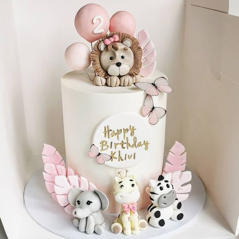 Kully | Pretty Little Cakes on Instagram: “Pastel pink safari cake - another favourite with handmade fondant toppers by me 🤗 #prettylittlecakes #safari #safaricake #jungle…” Girly Safari Cake, Pink Safari Birthday Party Cake, Pink Safari Birthday Cake, Pink Jungle Cake, Pink Safari, Pink Safari Cake, One Year Birthday Cake, Jungle Safari Cake, Safari Birthday Party Decorations