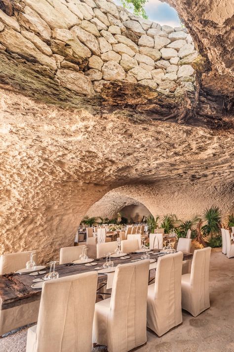 Looking for a unique venue for your destination wedding? At Hotel Xcaret Mexico, you can host your reception at Las Cuevas, an elegant restaurant nestled within a cave! ⁣ Xcaret Mexico Wedding, Xcaret Wedding, Cancun Wedding Venues, Cave Wedding, Xcaret Mexico, Mexico Wedding Venue, Illinois Wedding Venues, Jungle Wedding, Nyc Wedding Venues