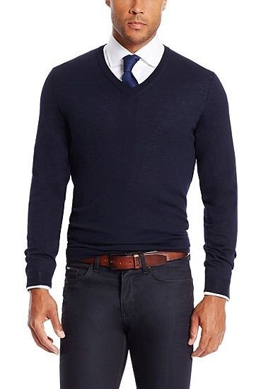 V Neck Sweater Outfit, Neck Sweater Outfit, Sweater Outfits Men, Mens Business Casual Outfits, Herren Style, Casual Man, Stylish Men Casual, Business Casual Dresses, Mens Fashion Classy