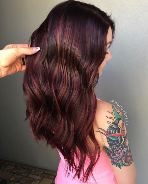 Burgundy and Golden Brown Balayage Hair Dark Maroon Hair, Burgundy Hair With Highlights, Deep Burgundy Hair, Red Burgundy Hair Color, Burgundy Red Hair, Dark Burgundy Hair, Burgundy Hair Dye, Burgundy Balayage, Wine Hair Color