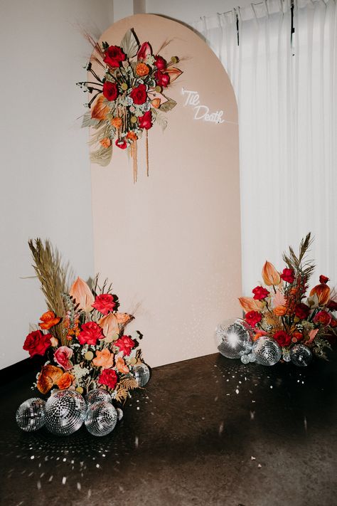 Alternative disco wedding inspiration at the Brownstone in Calgary,AB by Erika Lagy Photography Ball Flower Arrangements, Wedding Manifestation, Pastel Wedding Theme, Disco Wedding, Venue Inspiration, Wedding Aesthetics, Bella Wedding, New Years Wedding, Events Ideas