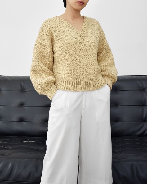 Oversize Sweater Pattern, Easy Crochet Sweater, Easy Sweater Knitting Patterns, Pullover Crochet, Crochet Sweater Free, Crochet Sweater Pattern, Crochet Pullover, Balloon Sleeve Sweater, Crochet Cozy