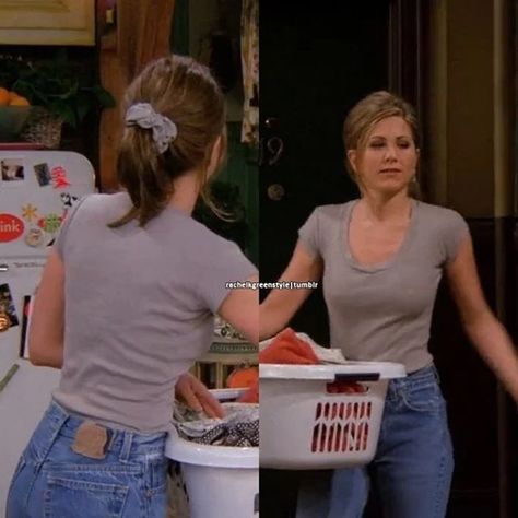 25 outfits from the girls of Friends you could wear today. | thenewcurly Rachel Green Best Outfit, 90s Jeans Outfit, Monica And Rachel, Rachel Greene, Estilo Rachel Green, Rachel Green Friends, Rachel Green Style, Friends Outfit, Friends Outfits